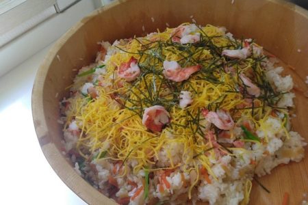 3月3日は「ひな祭り」めぐみガーデンではみんなでちらし寿司