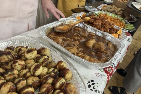 ビュッフェスタイルで特別な昼食…初の試み【デイサービスめぐみ】